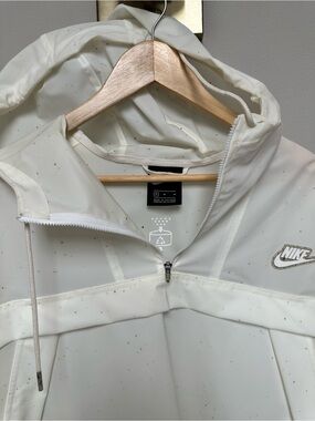 Nike White Hooded Utility Windbreaker Jacket